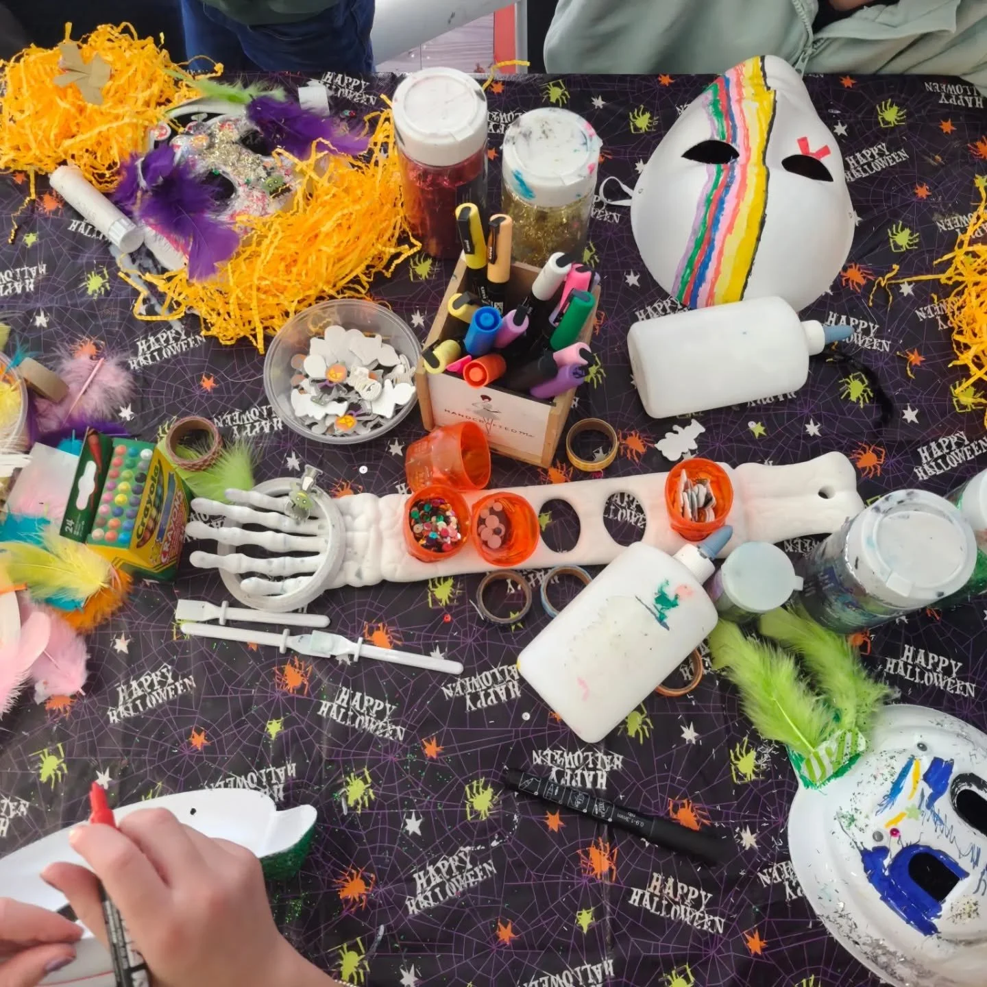 We've had such a fun day today! 

Lots of slime and mask making and lots and lots of glitter!

Unfortunately we've had so much fun, we are unable to take any further walk ins today. But we will be available for more fun tomorrow from 9:30am to 3:30pm