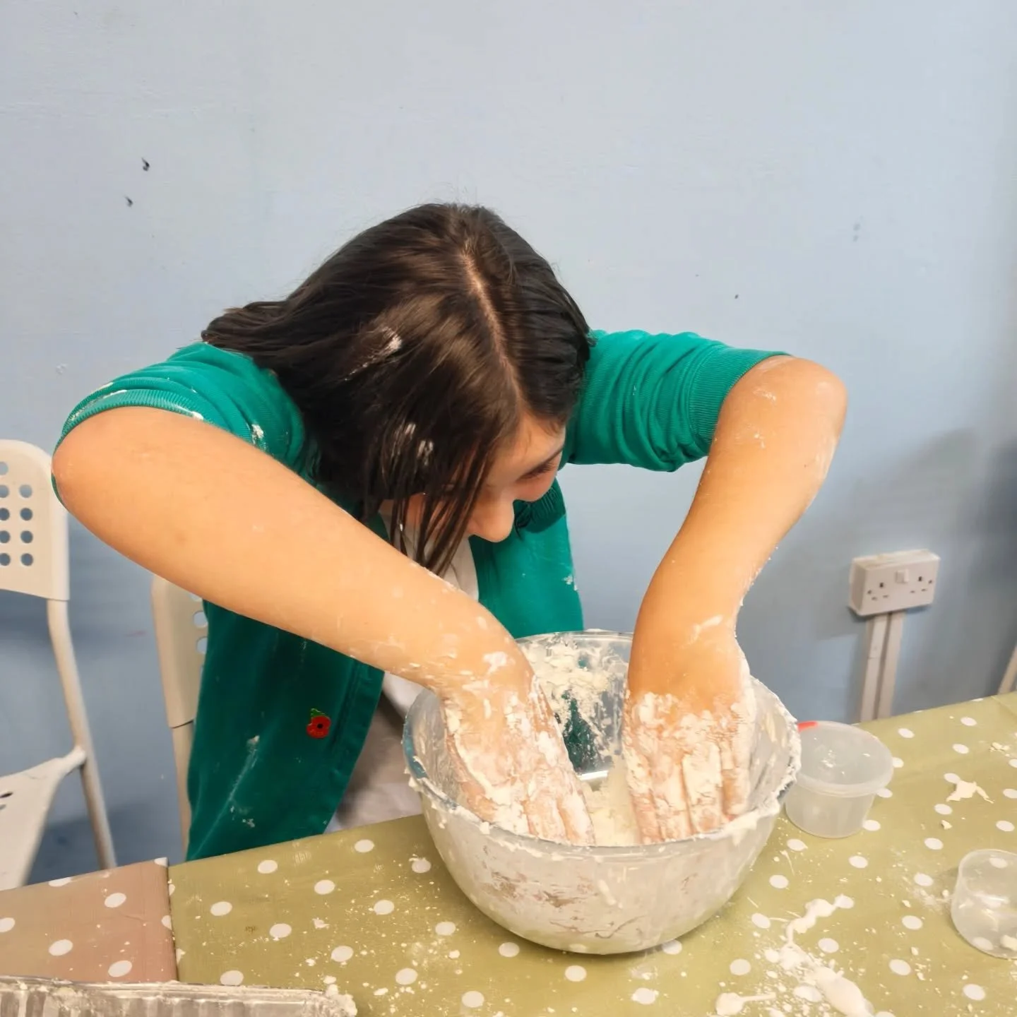 The Art and Craft Club made snow today...well made a mess and then some sensory snow 😂

But they had a great time experimenting with different ingredients to see what works and what doesn't. Together they worked out a great recipe.

If you want to b