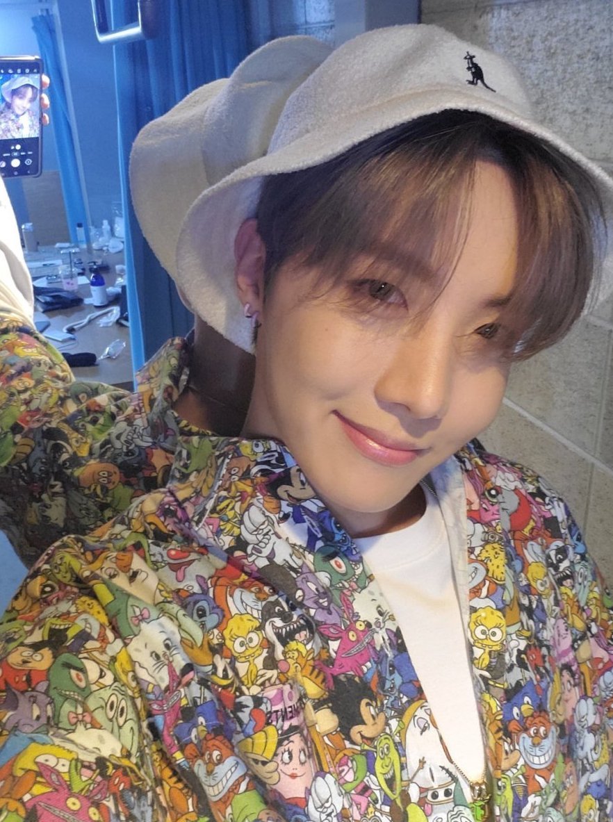 J-Hope Murakami Outfit Selfie