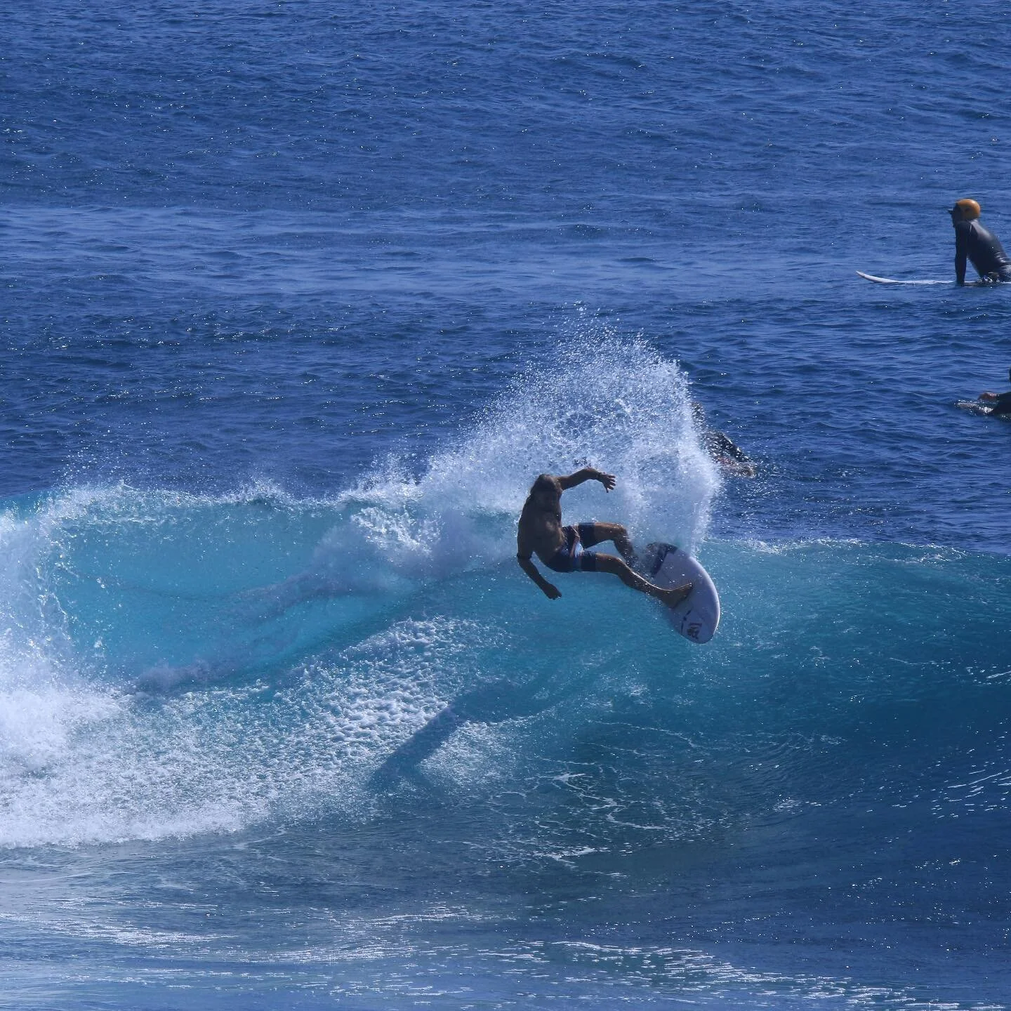 How do we get the board on rail and drive through a turn? 

To put ourselves into this type of position, we need to to understand where our centre of mass is, and also to be able to drive the the heel or toe side of the foot while keeping our mass directed over the desired side of the surf board. 

To drill these types of positions, we can use single leg jumping work, box jump work and task based exercises that challenge us to keep our balance while completing a task- ie catch/throw a medicine ball while standing on one leg in a 1/4 squat position.