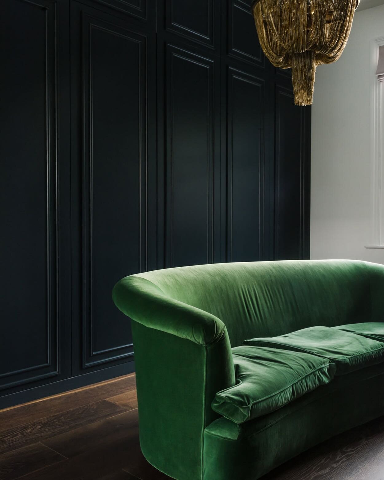 Green as an emerald. Our favourite handmade sofa in our West London house. 
.
.
#bespokefurniture #design #interiordecor #wardrobe #bedeoomdesign #sofa #velvet #lighting #interiordesign #interiorstyling #lamaisonpierrefrey #wardrobedesign #interiors 