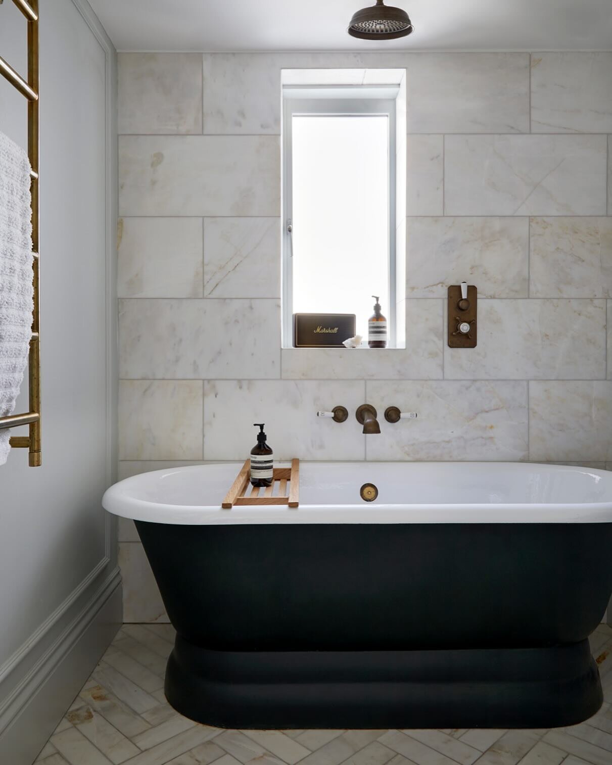 We use marble everywhere to bring natural elements to our design&hellip;
.
.
#marble #marbletiles #bathroom #bathroomdesign #bathroomdecor #decor #interiordesign #renovation #vadacollective #homedecor #bathroominspo 
.
📷 @annastathakiphoto 
Design b