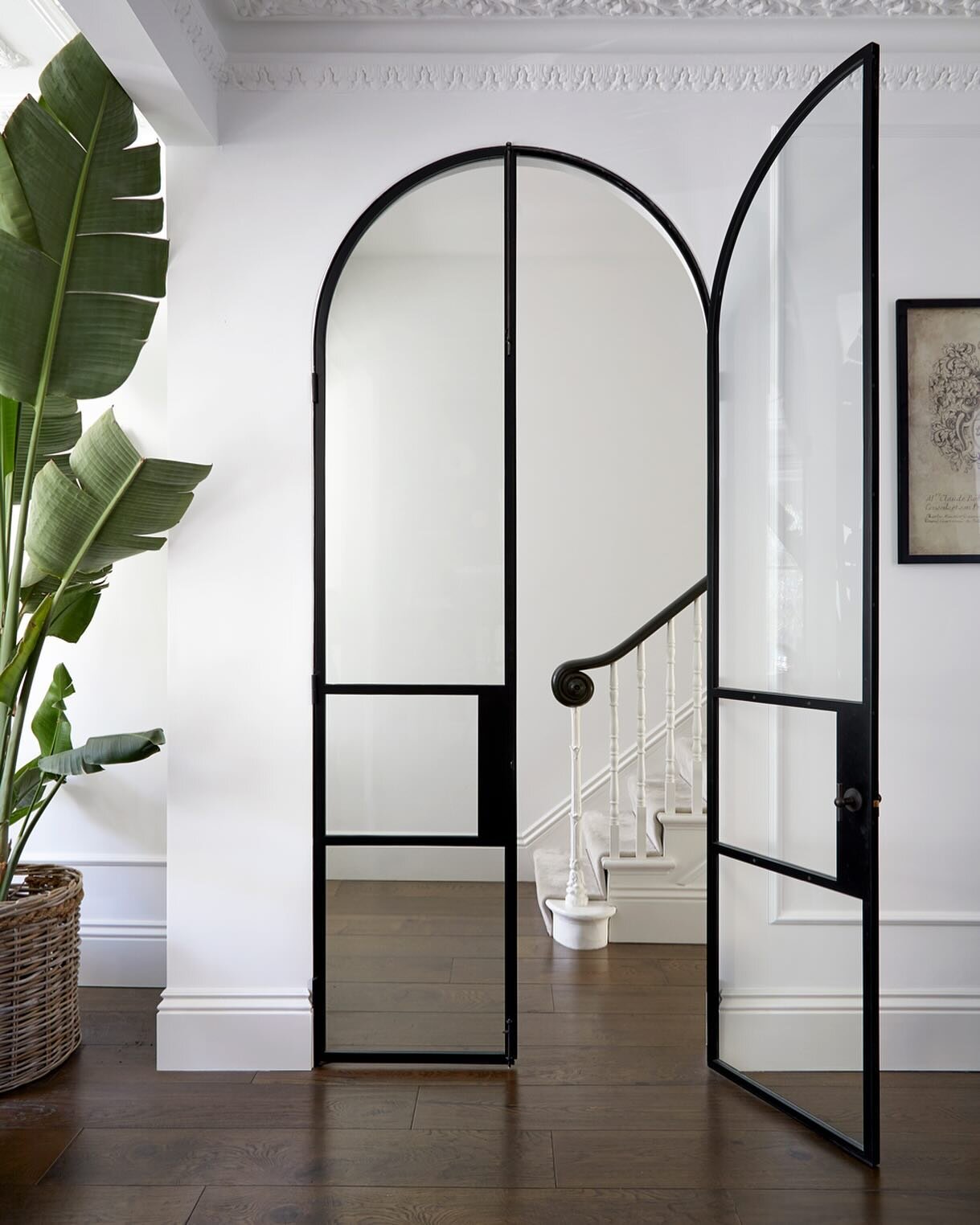 Our beautiful arched Crittall doors, designed and made by us @vada_collective 💗
.
.
#crittalldoors #crittall #bepsokedesign #interiordesign #interiordecor #architecturedesign #interiorarchitect #londonrenovation #designer #vadacollective #victorians