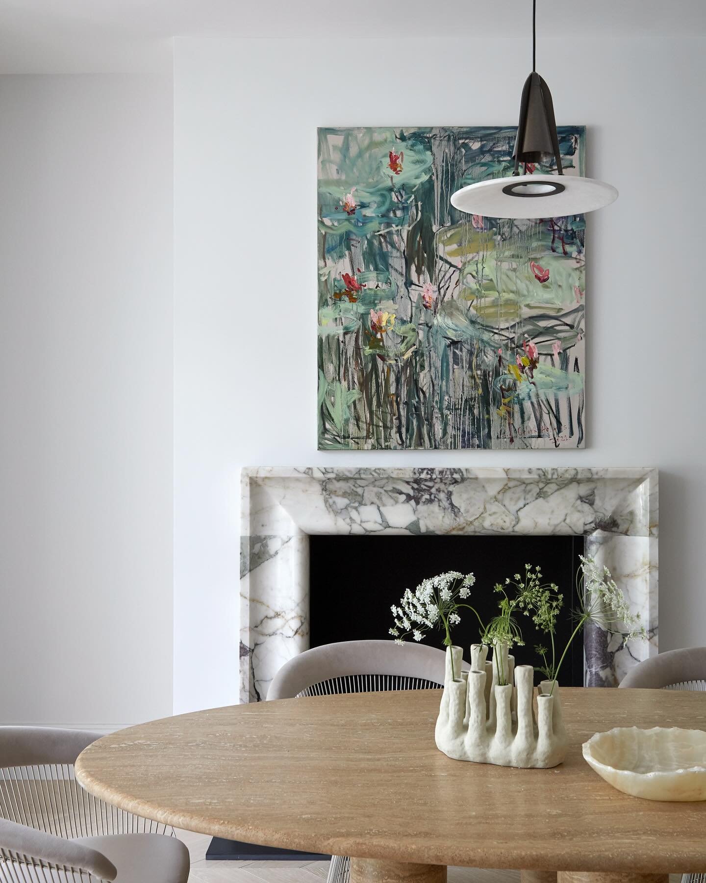 One of our favourite spaces in our ST Johns Wood project. As seen in @admiddleeast 
.
.
#art #interiorarchitecture #interiordesign #interiordecor #artist #marble #marblefireplace #colours #diningroom #vadacollective 
.
📷 @annastathakiphoto 
Design b