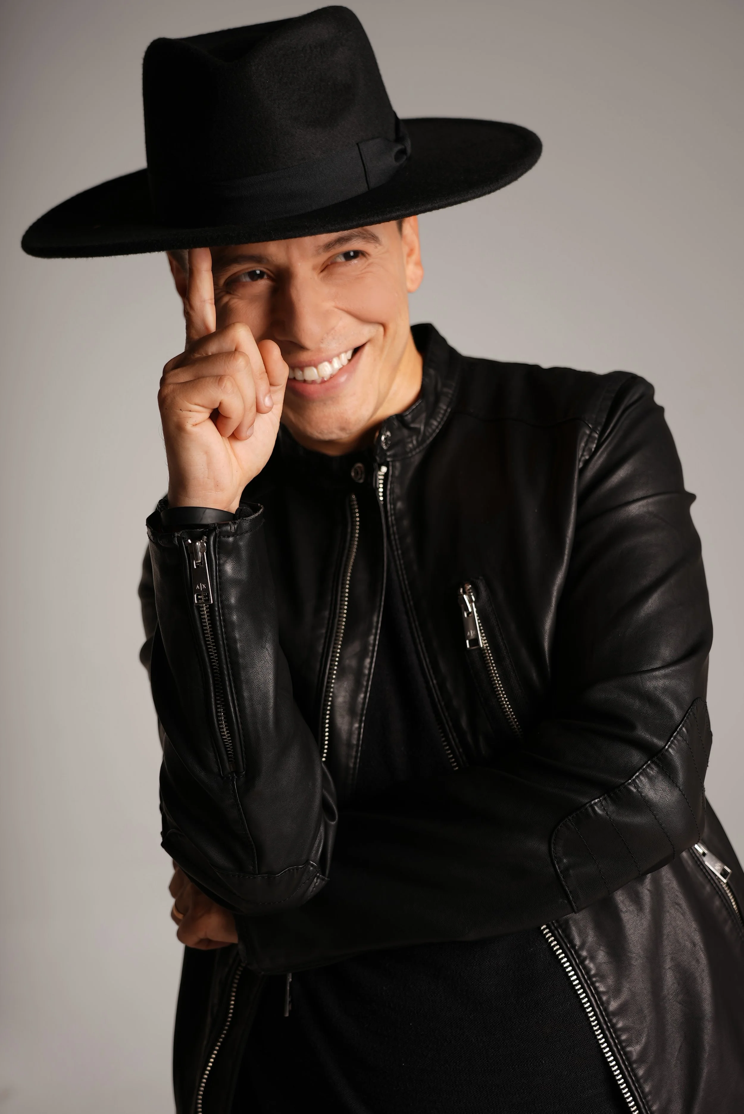 CHARLES RENATO