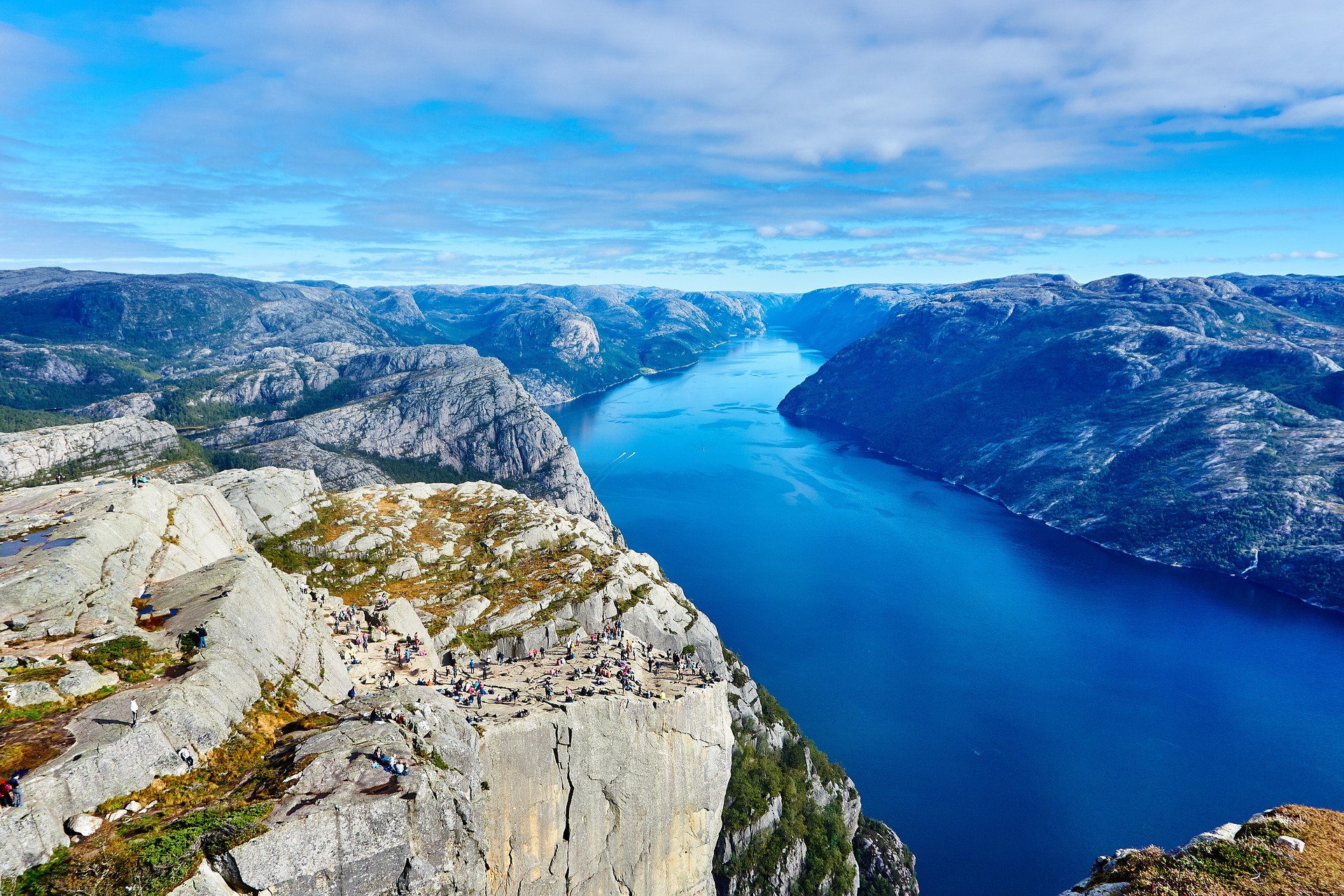 fjord-984130_1920.jpg