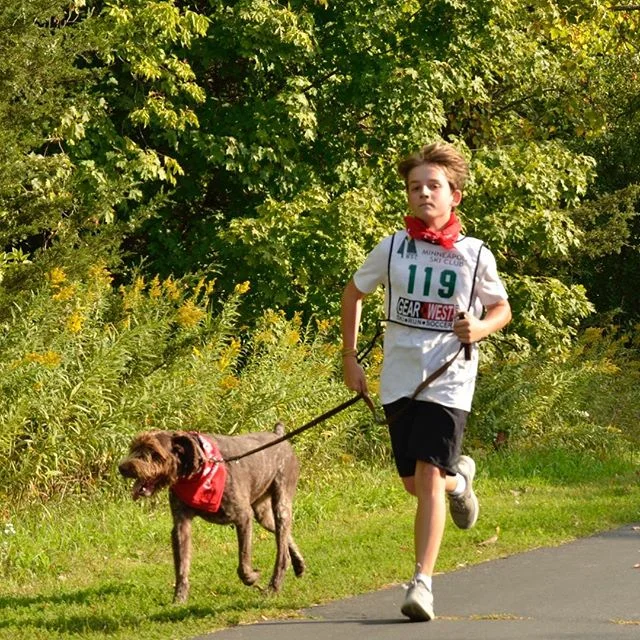 This awesome team enjoying @charlenesdogrun #braininjuryawareness #childrenshealth #mnrunning #charlenesdogrun