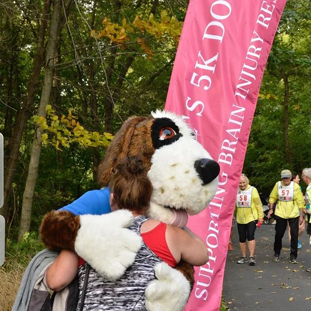 HCMC's Bernie the Rescue Dog cheering the runners @charlenesdogrun#firstannual  #twincitiesdogs #braininjuryawareness #charlenesdogrun