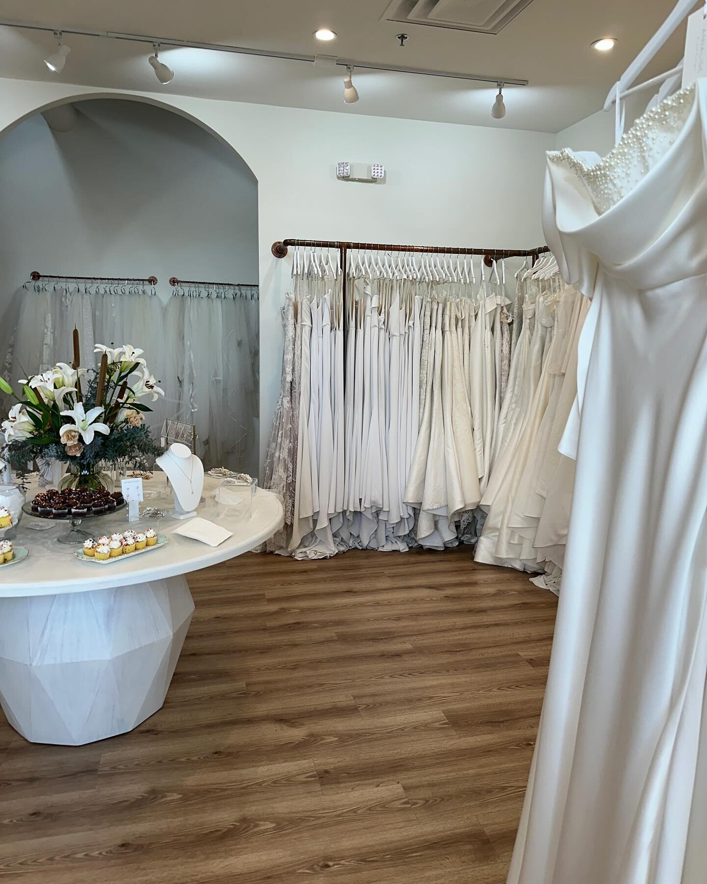 Future brides&hellip; @annalisebridal has some upcoming events you won&rsquo;t want to miss out on! ✨

Starting this Friday, Annalise Bridal is hosting a trunk show that will feature a collection of handpicked gowns from @madilanebridal! Brides who p