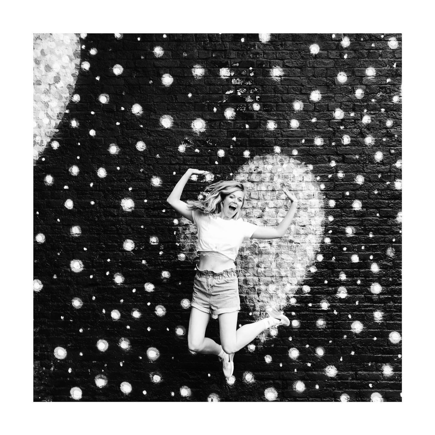 #challengeaccepted thank you @camcam_yin and @penelope_oddity Here is to all you incredibly talented women with hearts like wildflowers.Today and every day I am with you, sisters. Love and light 🖤
.
.
.
.
.
.
#womensupportingwomen #supportyourlocalg