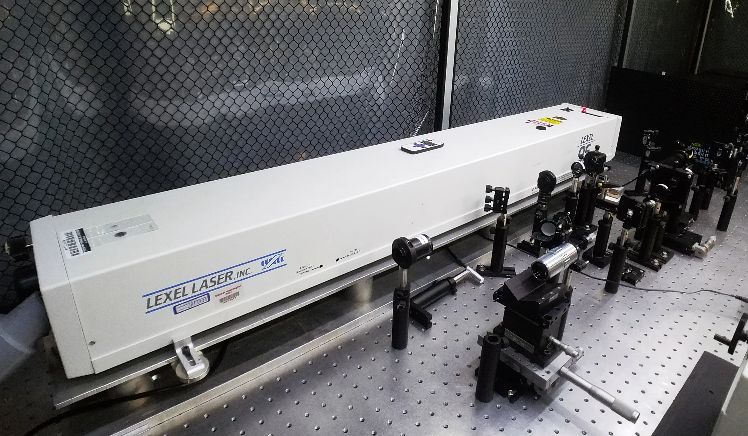 Near-Rayleigh Raman system