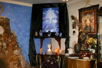 Tanzanite Christ in stone age Glastonbury.jpg
