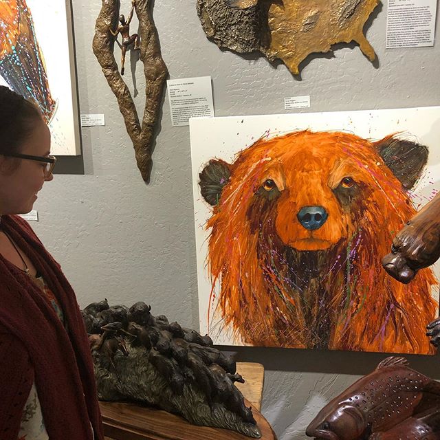 Checking out the Sedona Art scene. Raquelle had found a Bear in her first soul painting and so this find was a special one! #sedonaart #artscene #artgalerie #bearpainting #bear #paintingprocess #paintingartgallery @kells.creations &hearts;️