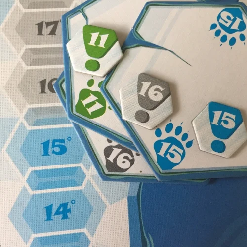 The temperature track and the alert tokens (the small hexes) are both divided into 5 different colors to help identify them more easily. This also aids in initial polar bear set up--efficient design choice.