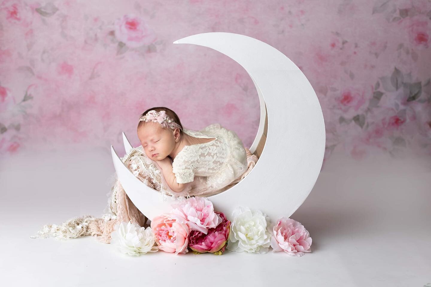 Sweets dreams, little one. Let&rsquo;s talk props!  I have been photographing newborns for 14 years and have been collecting beautiful props over the years. It&rsquo;s so fun to be able to style sessions using all of the pretty things in the studio.
