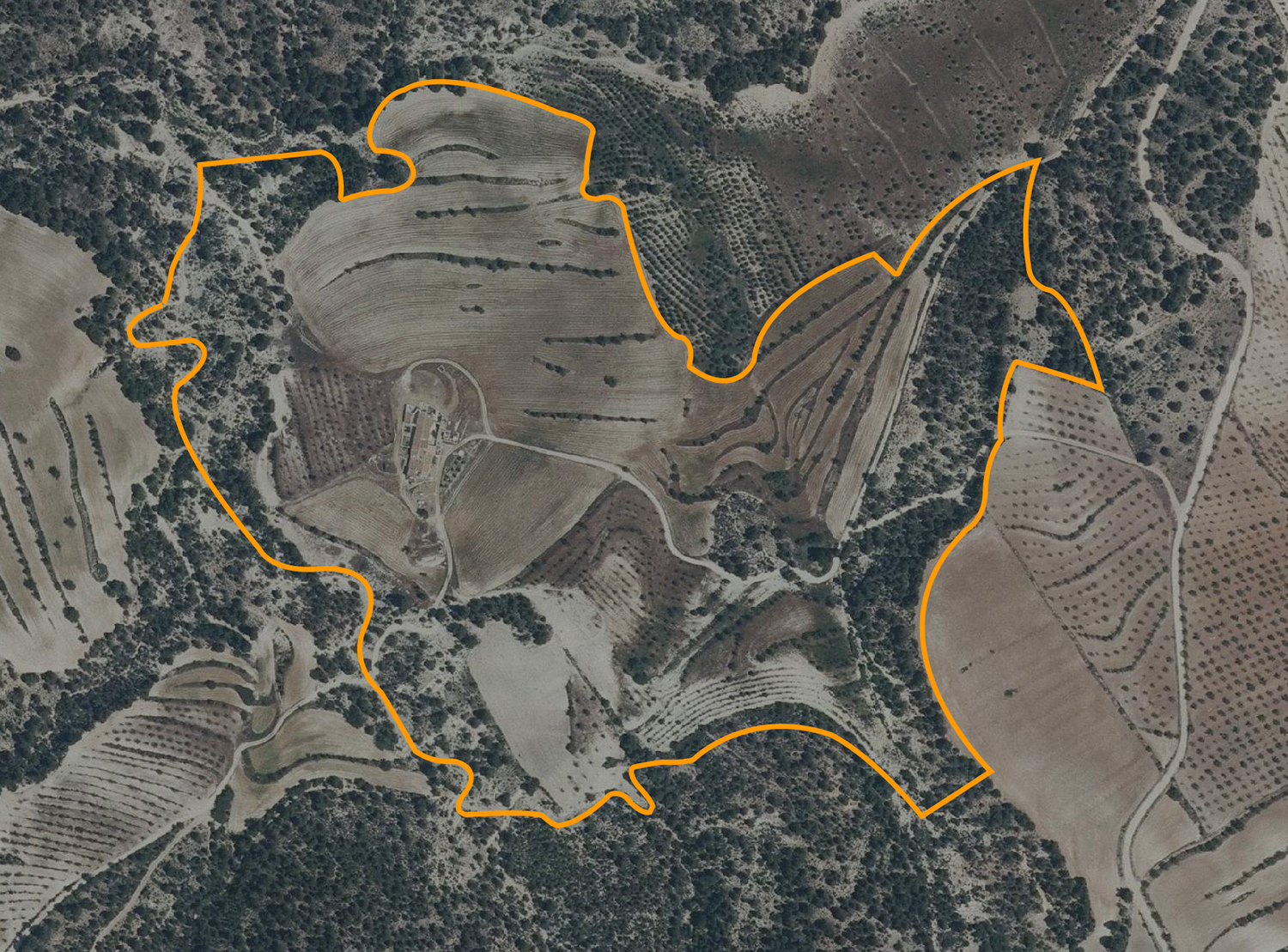 The Los Gázquez project illustarating the water catchment system (bottom right) and the terraces maintaining rainwater.