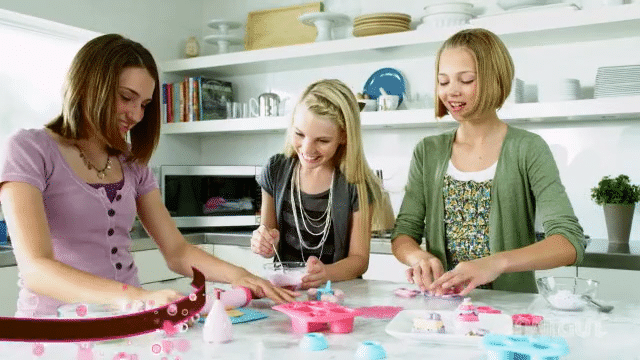 Easy_bake_pitch (360p)-high (2).gif