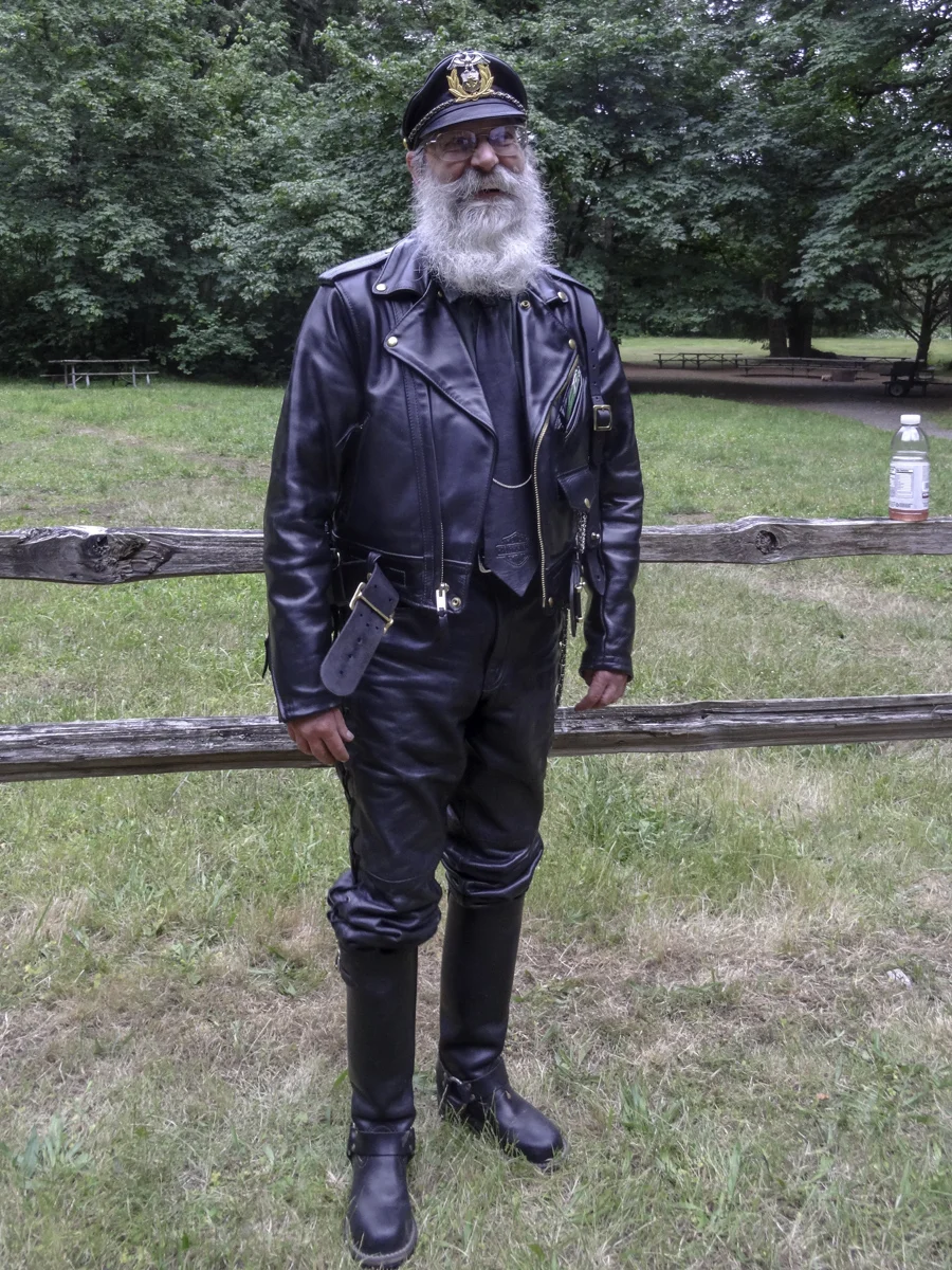 Darryl in full formal leather dress. Look'n sharp!