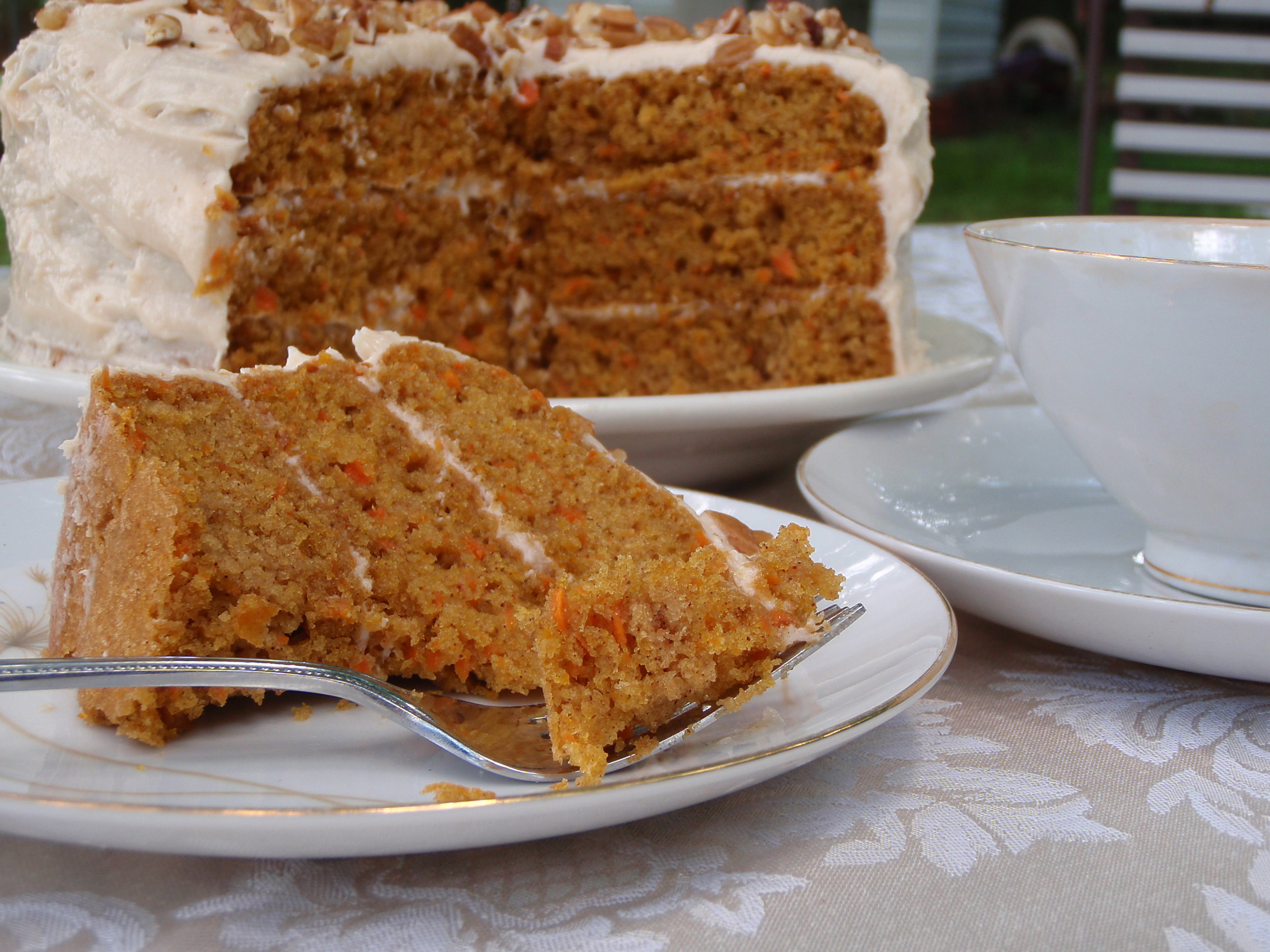 How to bake the Queen's carrot cake! See the recipe by Buckingham Palace  chefs | HELLO!