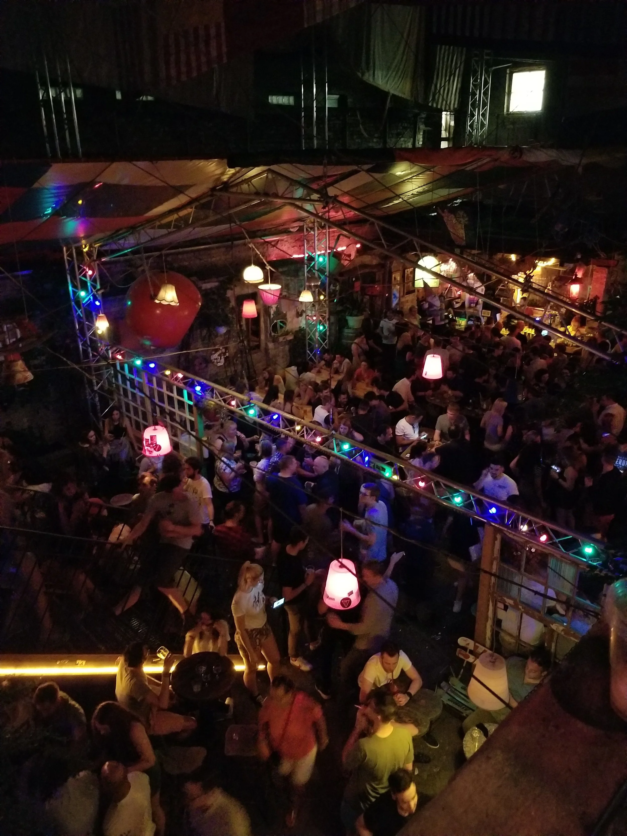 szimpla-kert-2-e1532268111607.jpg