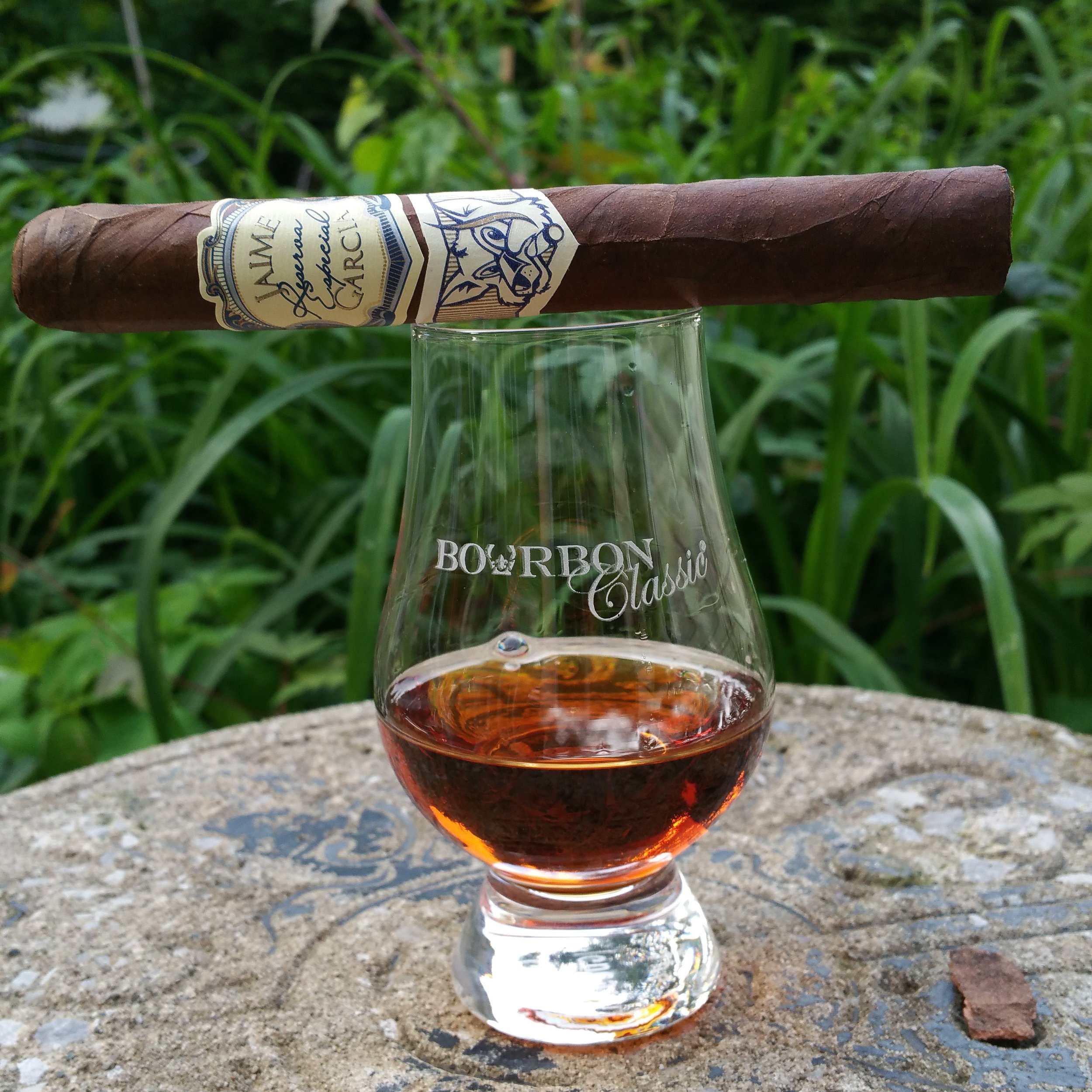 Whiskey and Cigar Pairing For Beginners