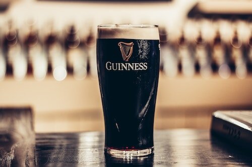 厨师们权衡：你真的应该在爱尔兰炖菜中使用吉尼斯啤酒吗？