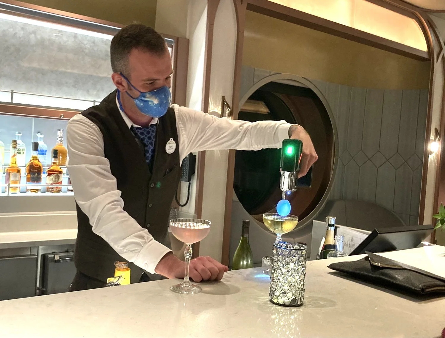 How Sexy Smoke Bubbles Are Adding Aroma & Whimsy to Cocktails