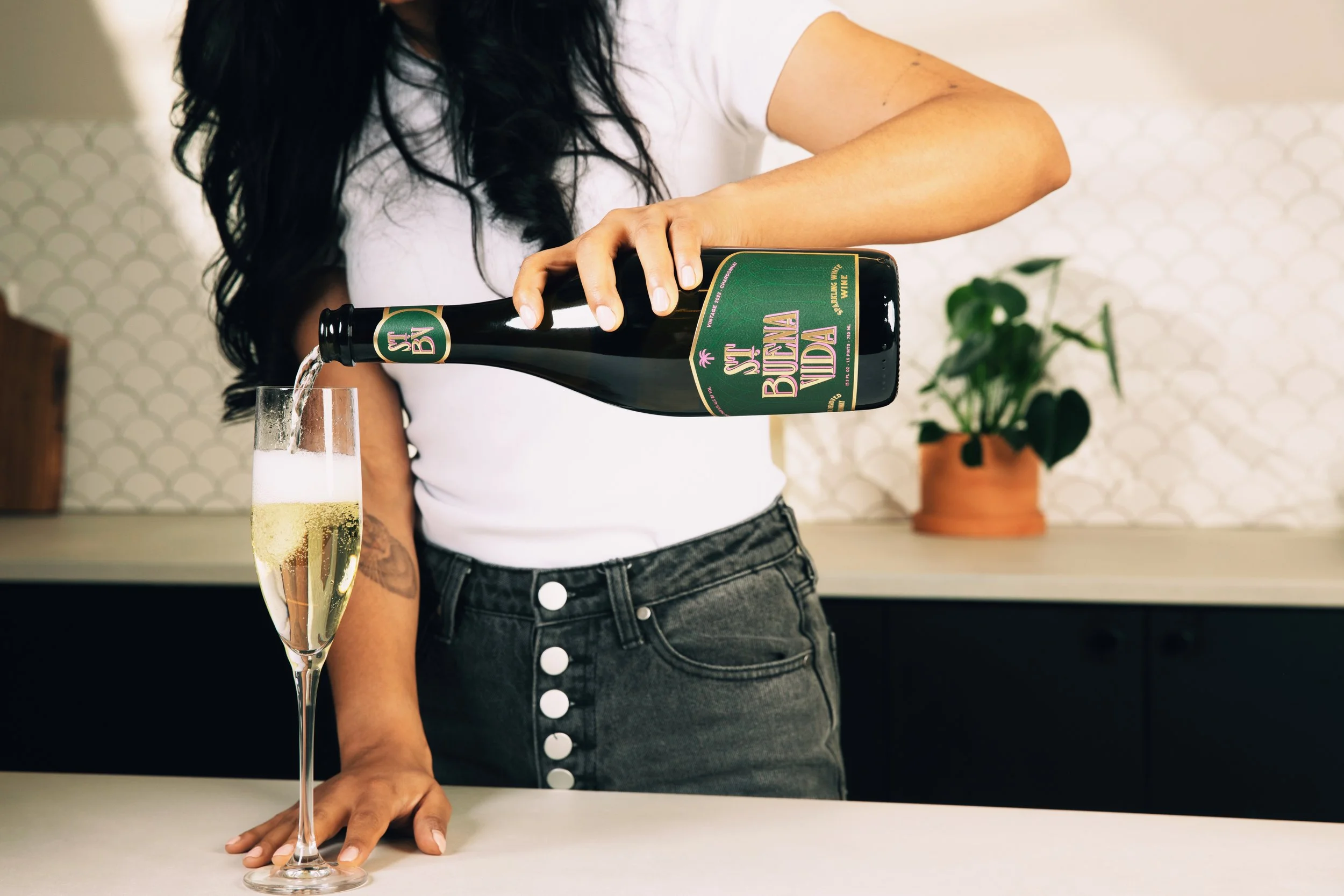 Pouring St. Buena Vida NA wine