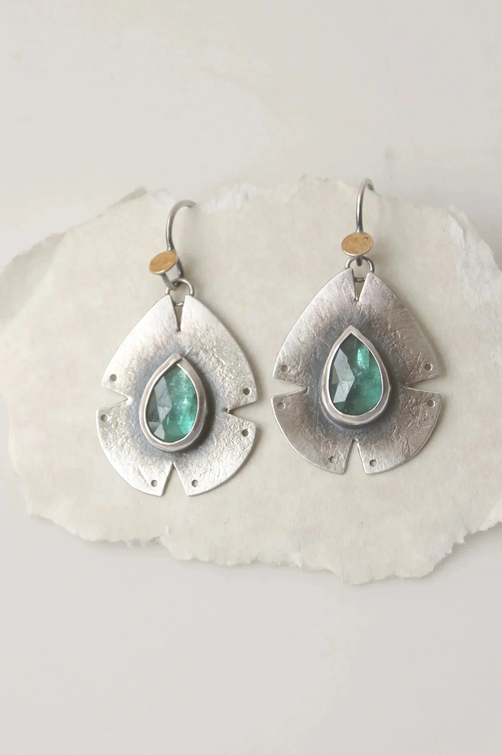 Austin Titus Notch Earrings Green Kyanite