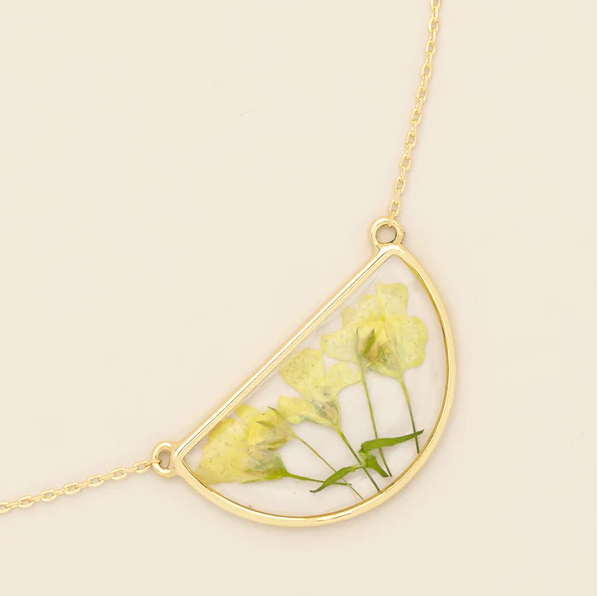 Scout Pressed Flower Necklace - Yellow Baby's Breath