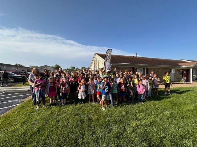 Evansville Trails Coalition joined Caze Elementary School in celebrating Bike and Roll to School Day this morning! Close to 100 students, staff members, and parents biked, walked, or rolled there way to school from Grand Oak Community Apartments befo