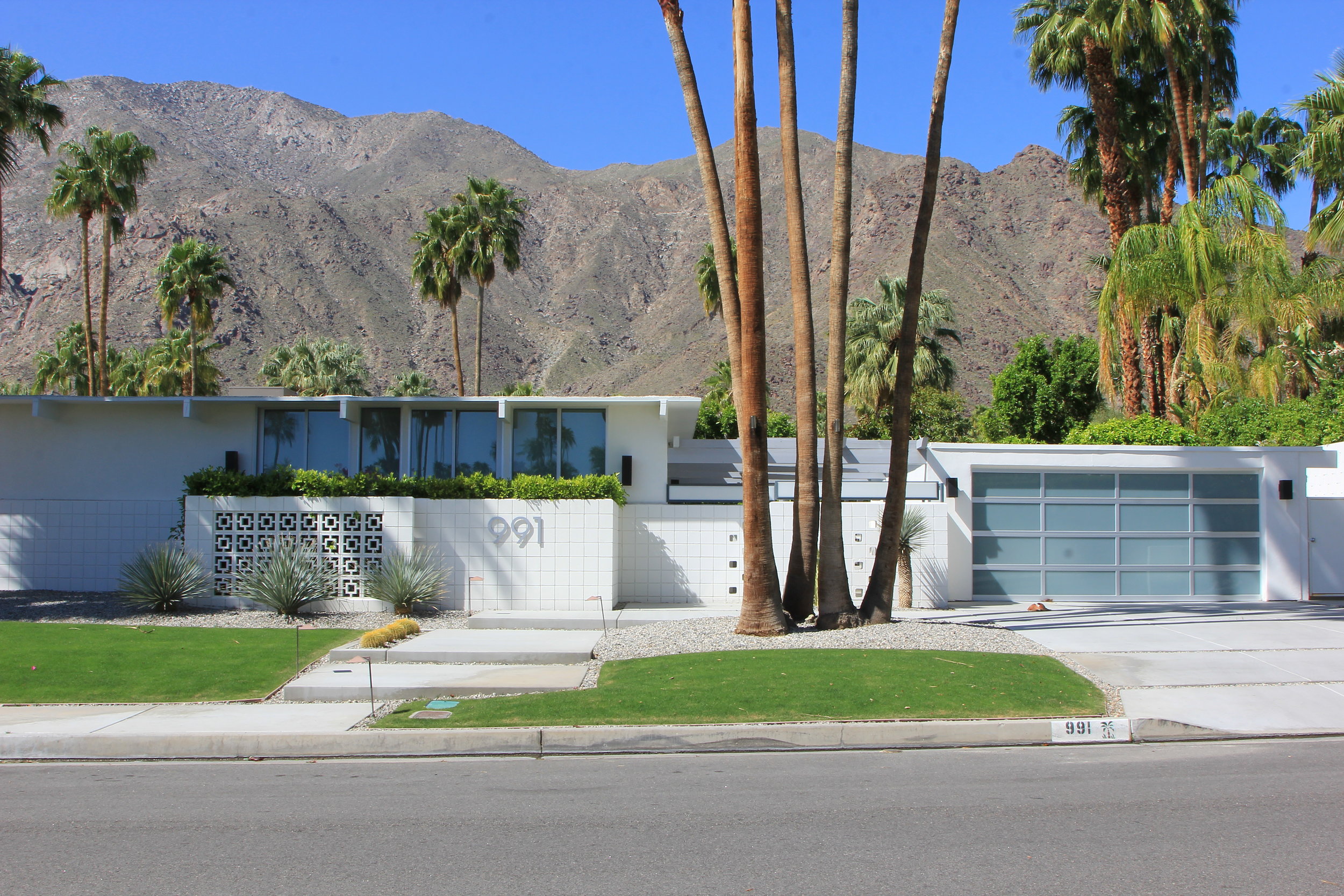 Palm Springs: A Classic Destination — Where She Wore