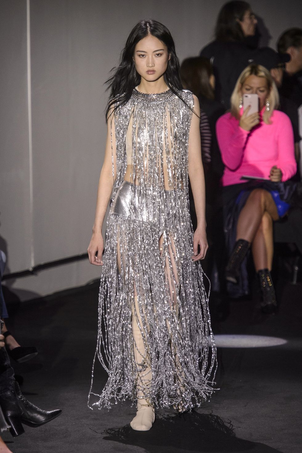 hbz-nyfw-ss2018-trends-fringe-04-paco-rabanne-rs18-1588-1509389665.jpg