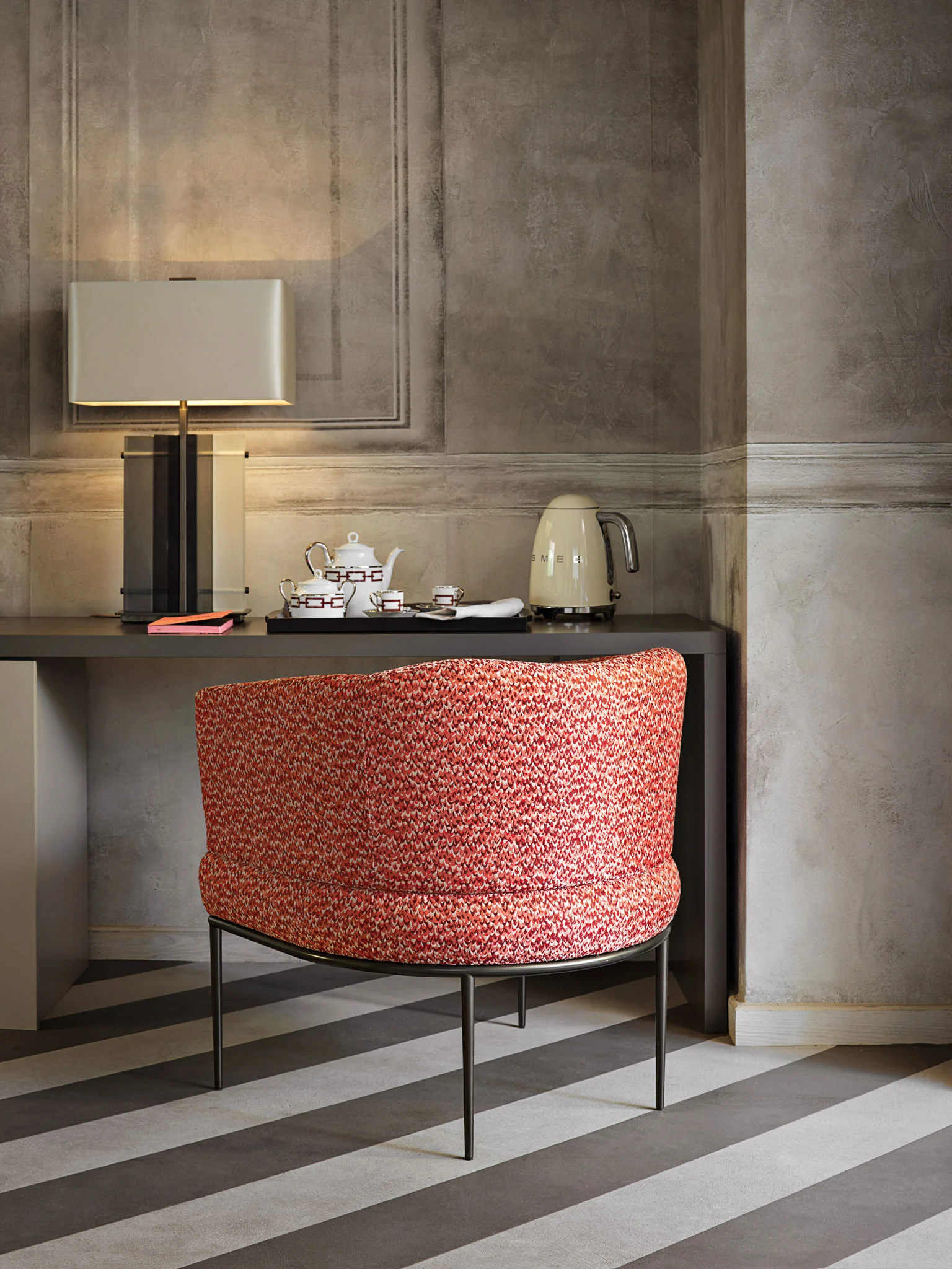 fauteuil,-hotel,-chambre,-bedroom,-tissu,-habillage.jpg