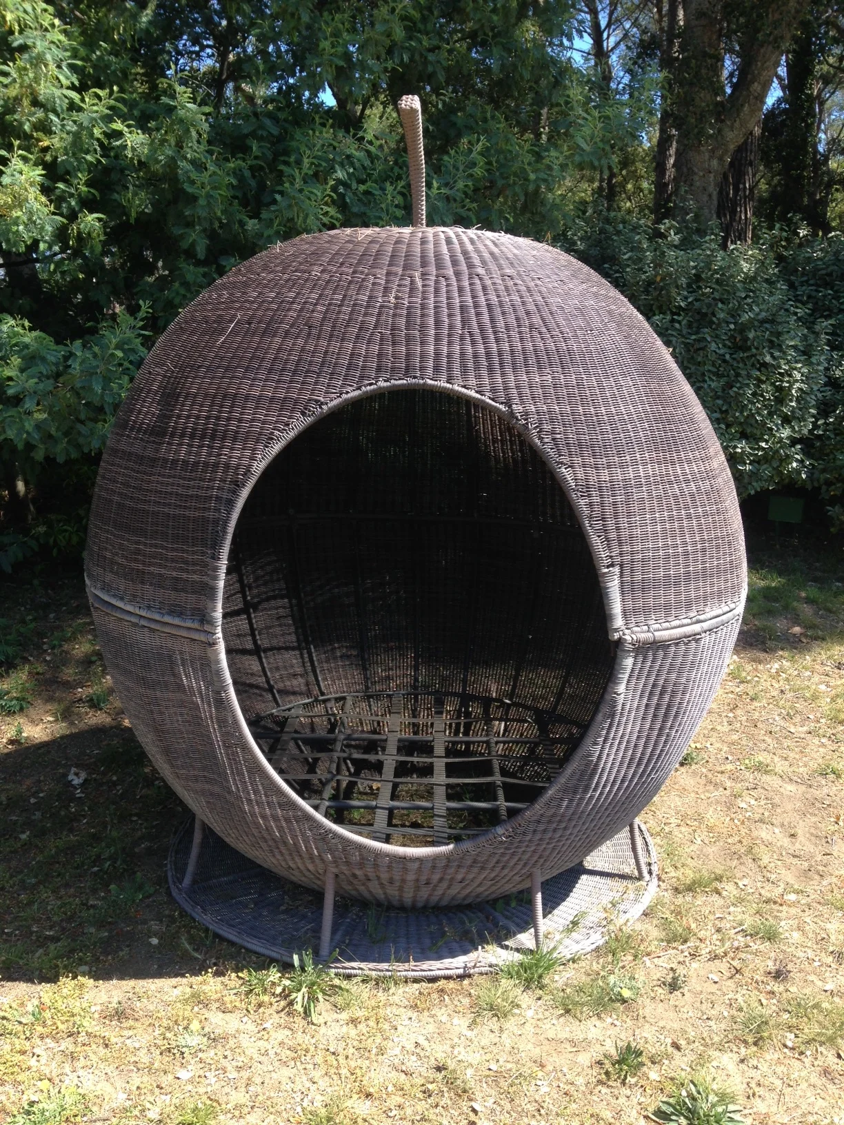  &nbsp;The objective of this project is not to reject our modern world but to shine a light on what it means to live together on earth, with both the environment and technology. Using technology as the instrument to remind us of our humanity. 