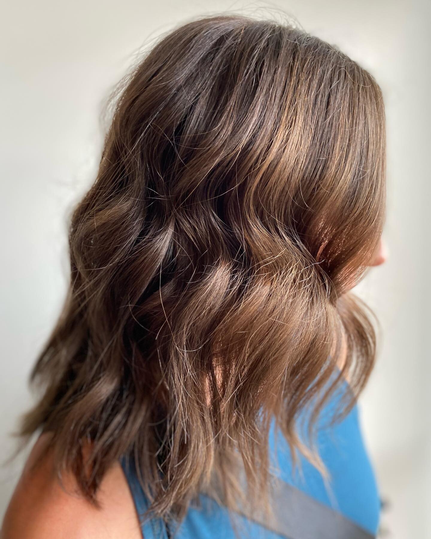 Today was full of dimensional brunettes!
.
I love that you can feel fall around the corner and going darker just feels right.
.
#dimentionalbrunette #cohairstylist #coloradohairstylist #haircolorist #hairstylist #719 #719stylist #hmua #719hairstylist