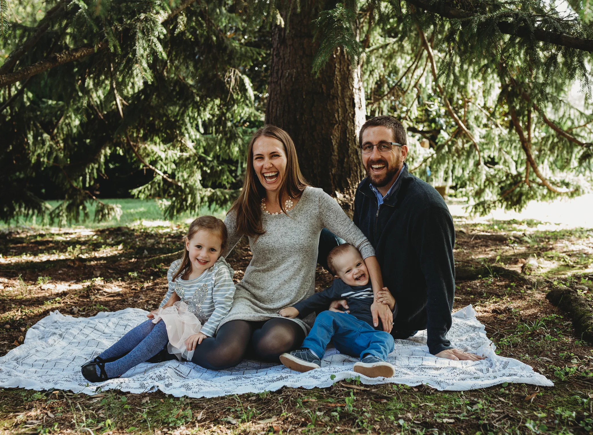 You can’t go wrong with neutrals, this family is picture perfect for their holiday card!