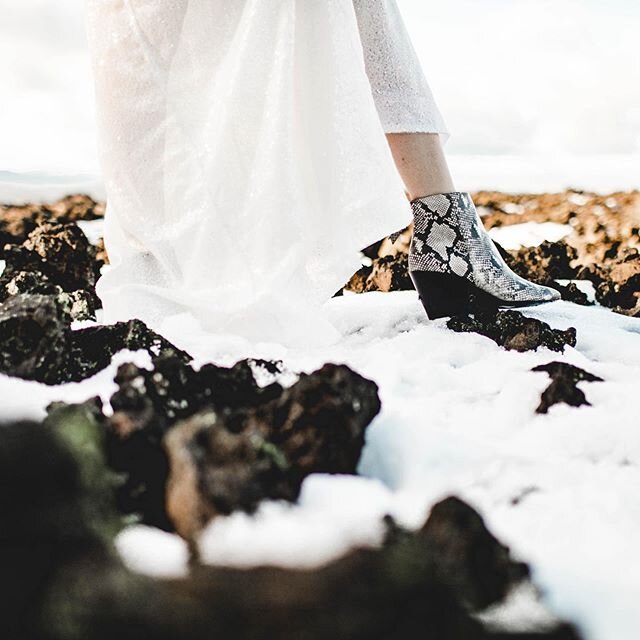 It&rsquo;s all in the details ❄️ #ofieldforever .
.
Photography: @estherxrohr 
Model: @madisonmstieber
Hair: @hair_by_kelseygarrison @k.and.co_bridalandhairstyling 
MUA: @momentswithlex