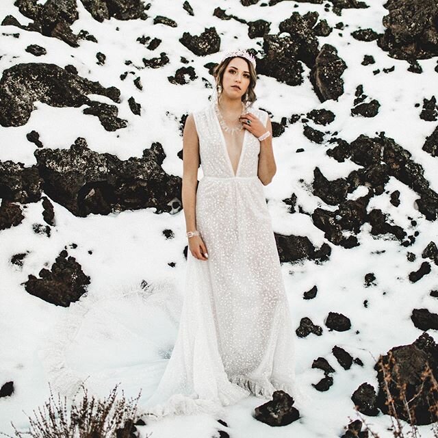 The Snowflake Gown. #ofieldforever .
.
Photography: @estherxrohr 
Model: @madisonmstieber
Hair: @hair_by_kelseygarrison @k.and.co_bridalandhairstyling 
MUA: @momentswithlex