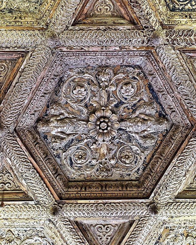 #ceiling #star #wood #woodcarving #decadent #danceschool #belleepoque #paris #france #photography