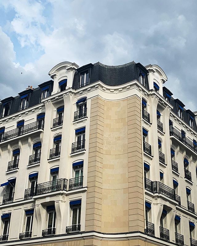 #haussmann #paris #rightbank #symmetry #corner #building #france #photography
