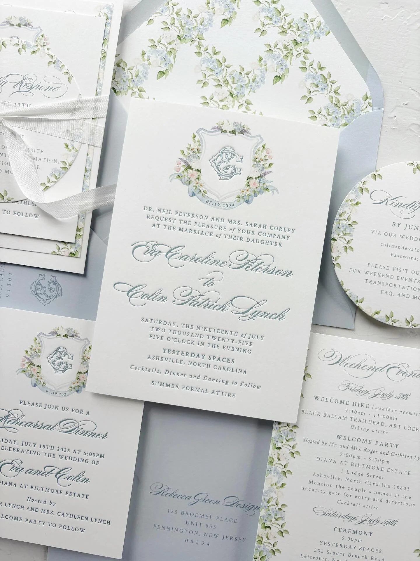 Eva and Colin✨ pillowy letterpress + watercolor illustrations is always a winning combination. 

Their crest featured icons that shared small parts of their story; tiny seashells to represent their shared love of surfing, an LMU flag to represent the