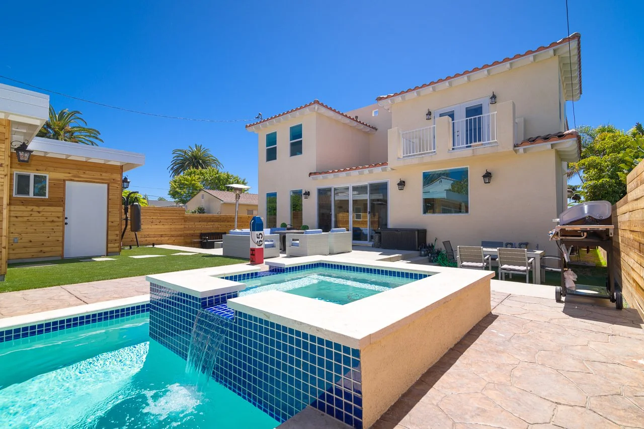 1220 Emerald Street, Pacific Beach  I  $3,299,000