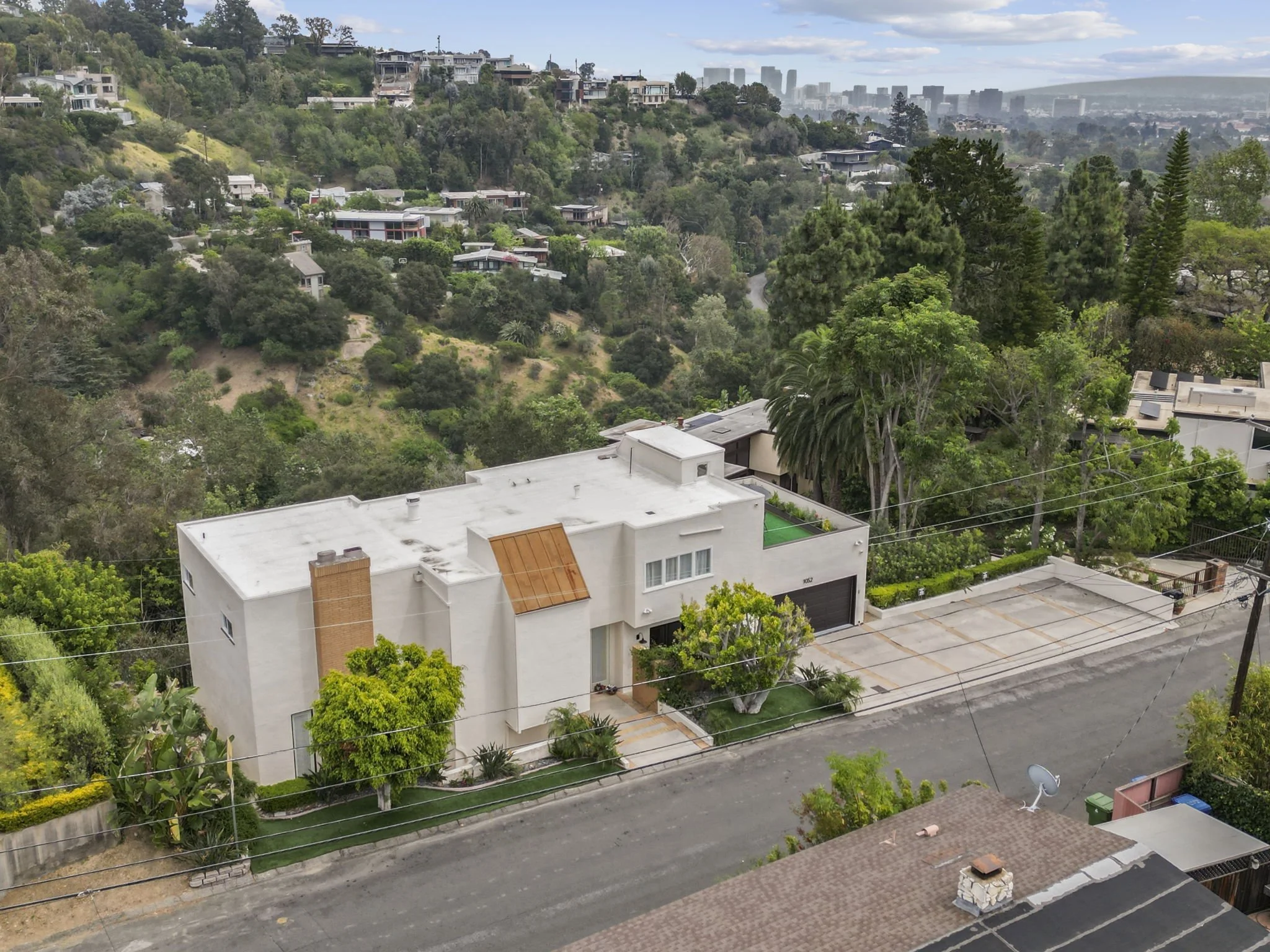 1052 N. Kenter Avenue, Brentwood  I  $3,495,000