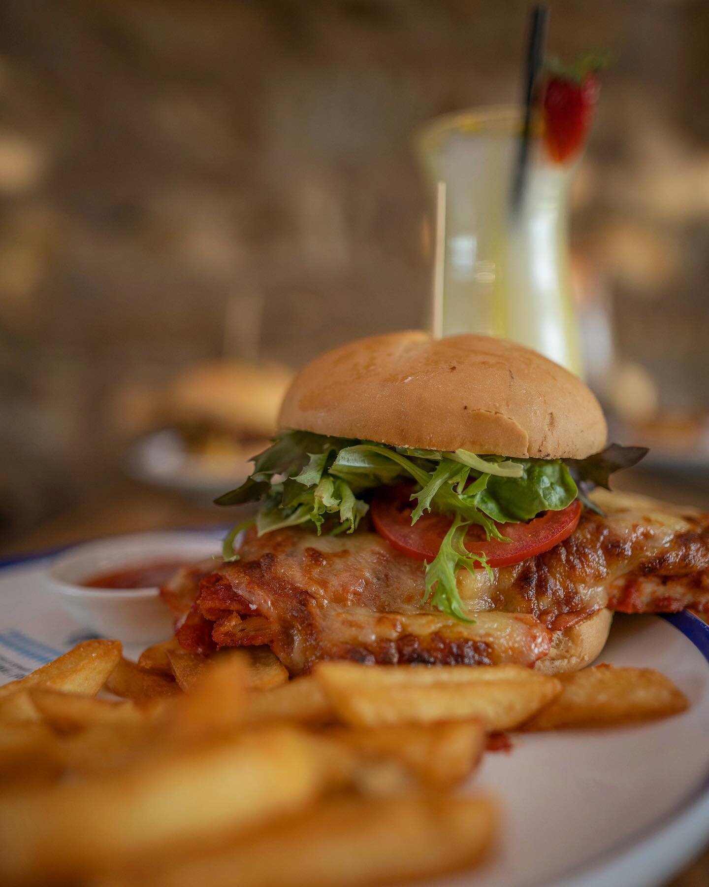 Wednesday&rsquo;s are for burgers and shakes! 🍔 

$15 burgers, $5 kids meals, $5 milkshakes and $5 spiders

Keep the whole family happy these school holidays! 

5pm onwards 

&bull;
&bull;
&bull;
&bull;

#hahndorfinn #adelaide #tourismadelaide #germ