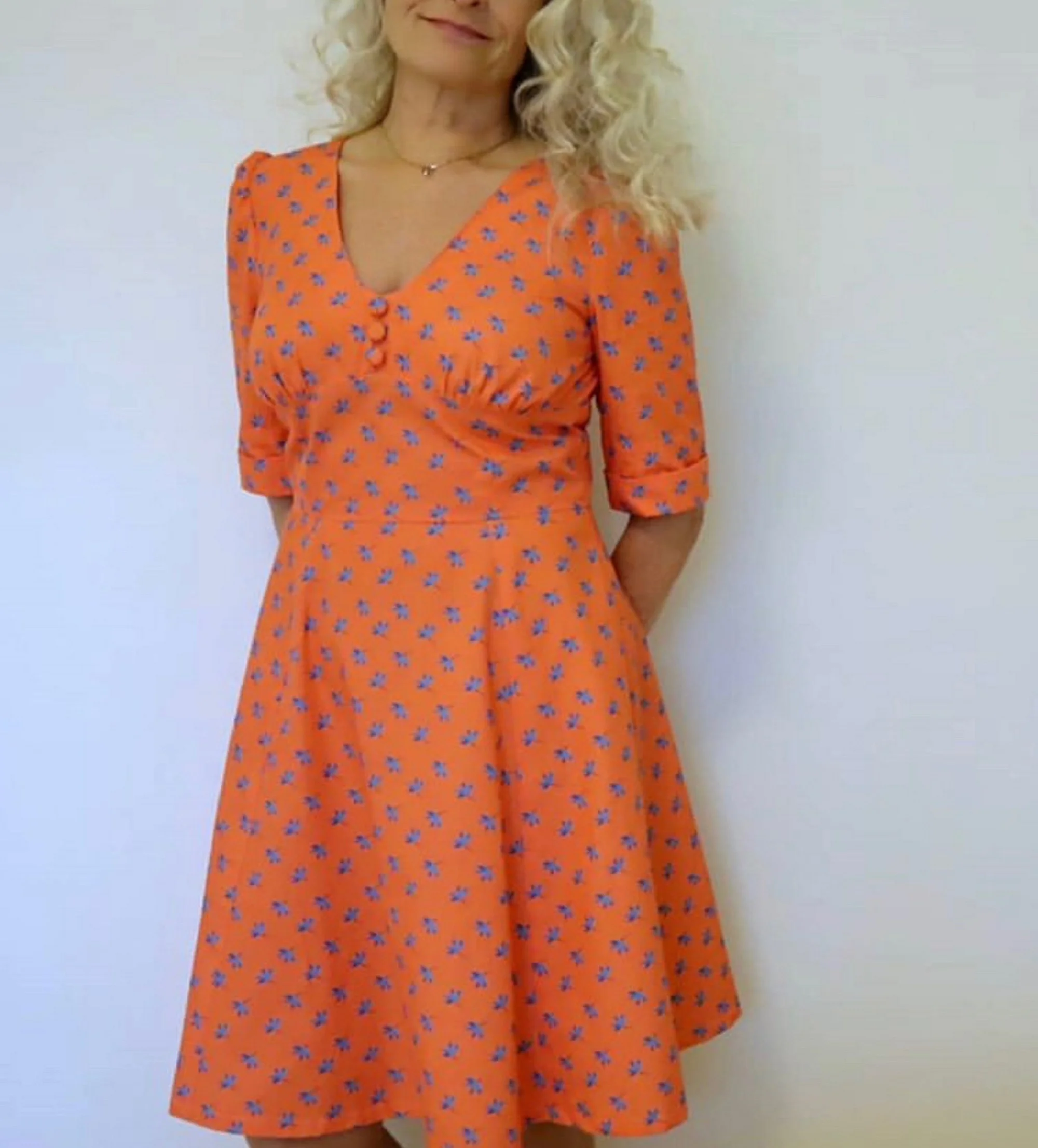 Wivisytt i Windflower tea dress.jpg