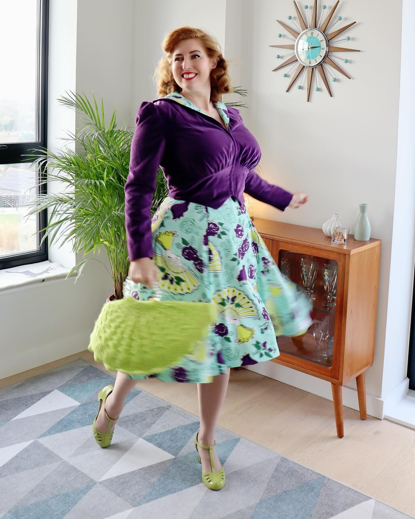 You know I love a matching set! With its cropped length, the #rendezvousjacket works perfectly as a layering piece with dresses and skirts. I used the #daytripperdress pattern to make this outfit (the cap sleeves won&rsquo;t add bulk at the shoulders