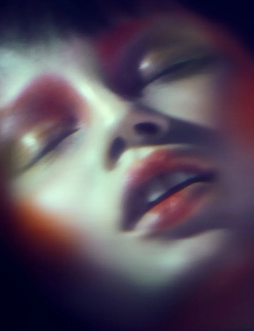 02-5069-look-blur_LOW.jpg