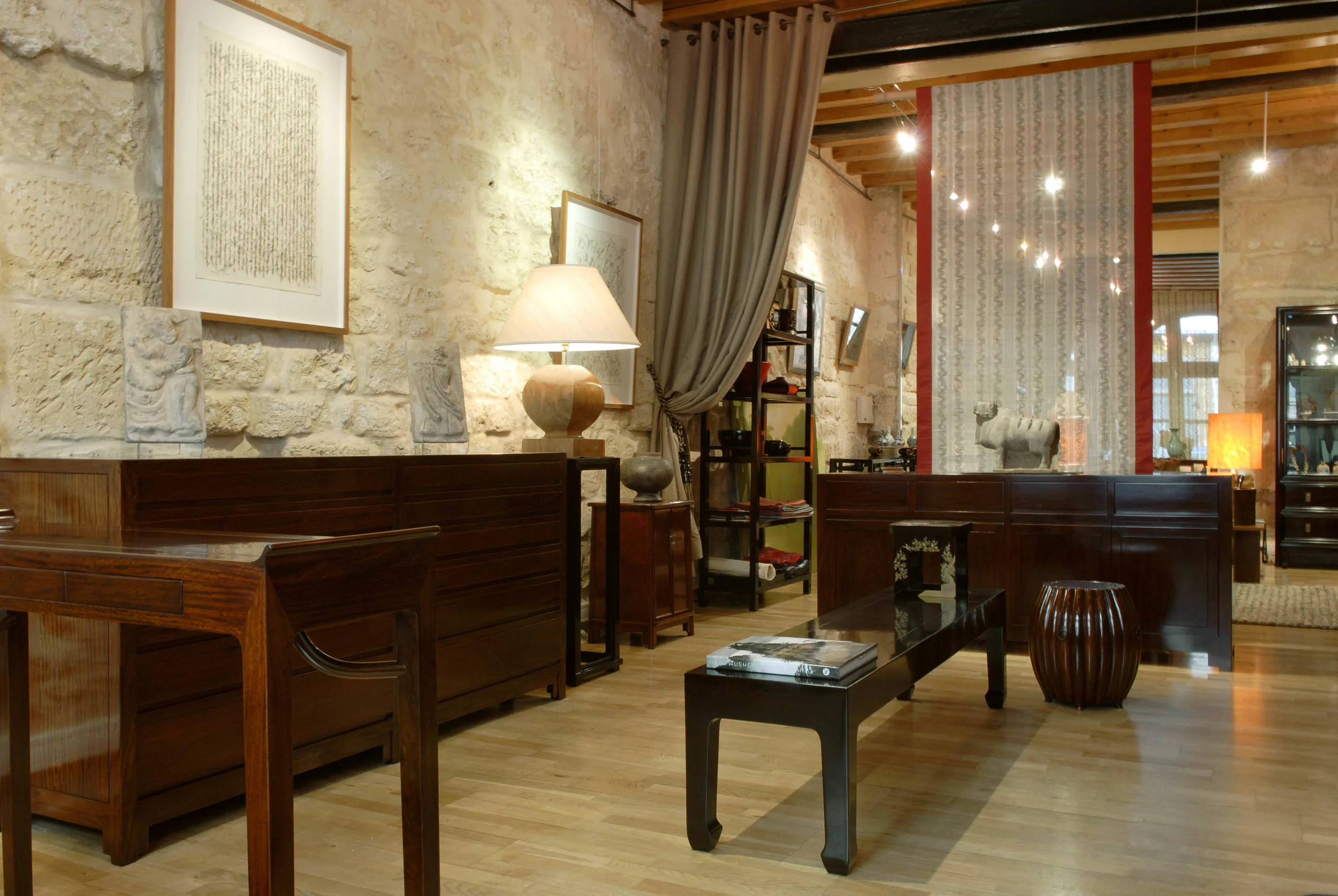 ....furniture setting : console table, chest of drawers, cabinet, shelf, bench, stool and display cabinet..家具陈设 :条桌,抽屉柜,小柜,书架,板凳,鼓凳与展示柜....