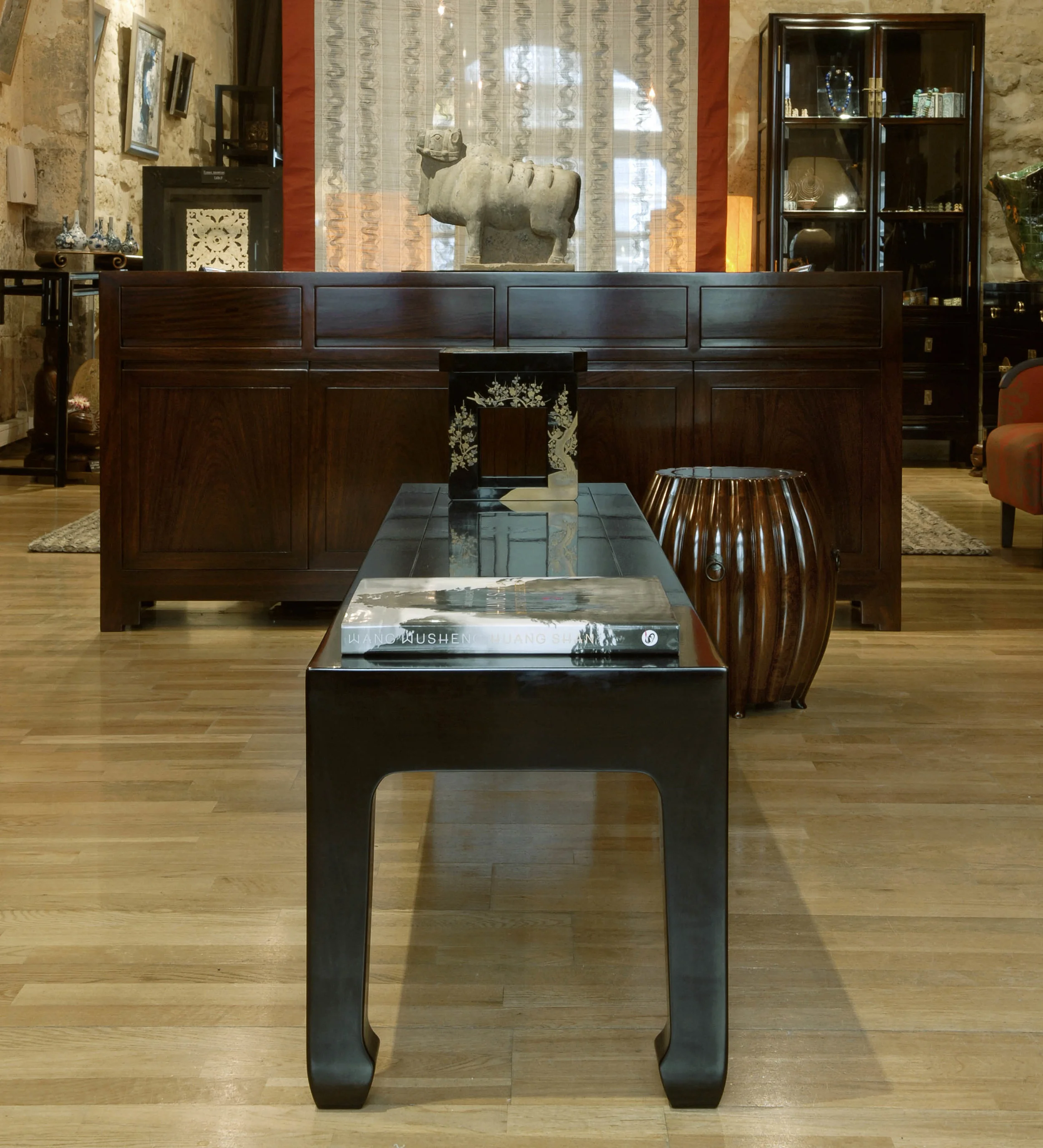 ....furniture setting : chest, bench and stool..家具陈设 :抽屉柜,板扽与鼓凳....